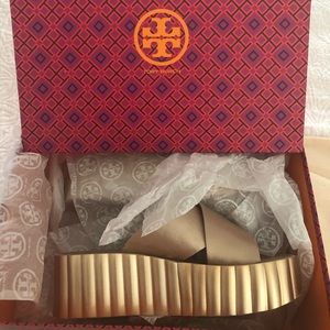 Tory Burch Size 9 Satin Scallop Wedge Flip Flop